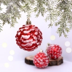 Ёлочные игрушки «Шишки нарядные» 6 см (набор 3 шт), красный/белый