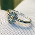 Золотое кольцо с бриллиантами Sokolov 585 пробы