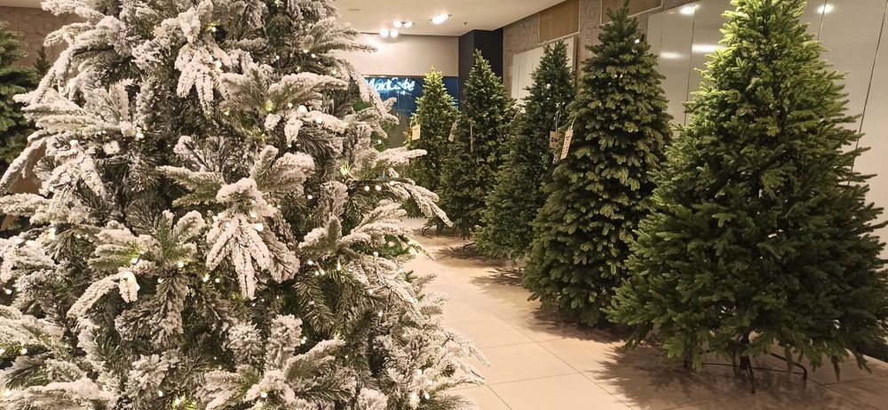 Заснеженная ель с гирляндой «Форесто» теплый свет (Литая+пвх) от 1.2 до 2.4 м