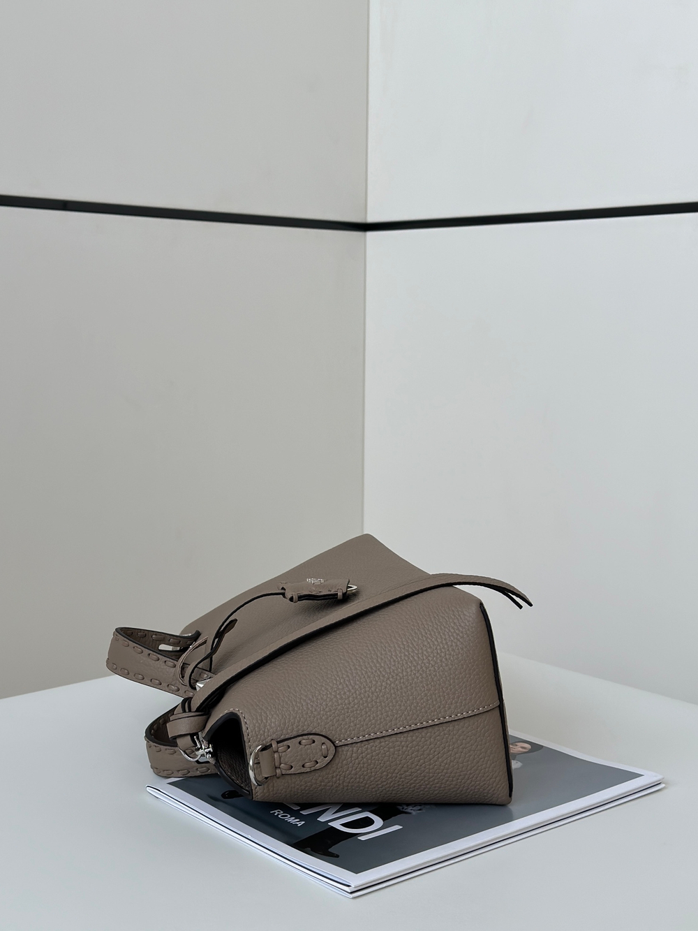 Fendi By The Way Selleria Medium 29 cm