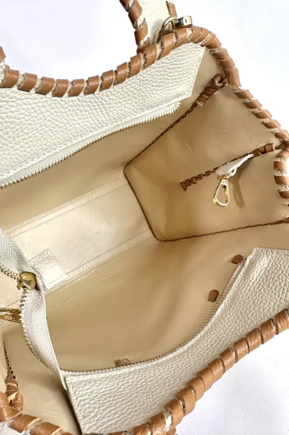 Женская светло-бежевая сумка-шоппер из натуральной кожи