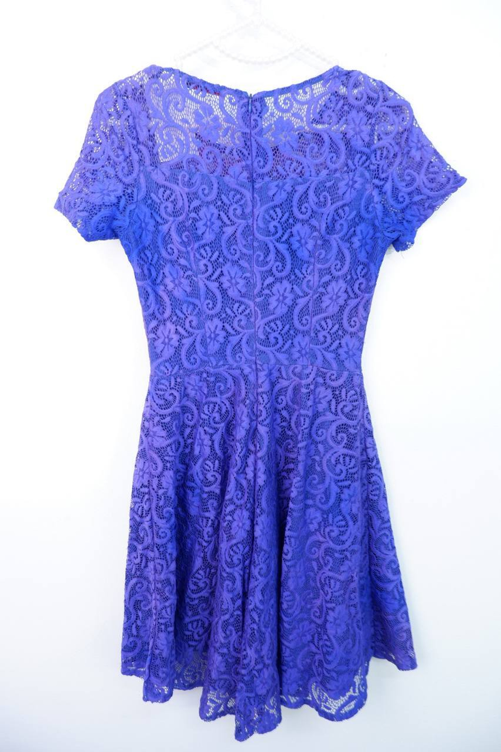 Платье Carmetric кружевное, визуально на 42 размер