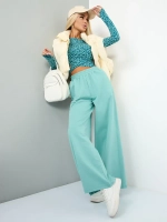 Женский костюм с брюками палаццо