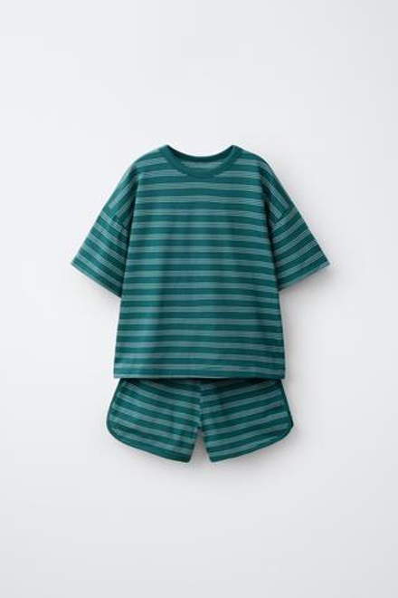 ZARA КОМПЛЕКТ ИЗ ФУТБОЛКИ И ШОРТОВ В ПОЛОСКУ, ЗЕЛЕНЫЙ