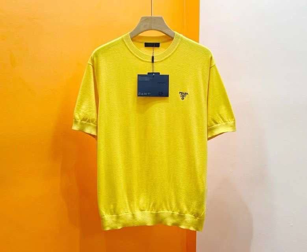 Футболка Prada