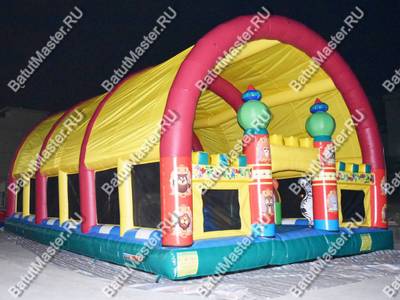 Коммерческий надувной батут "Веселый дом и звери в нём" с крышей 12*7*6 м