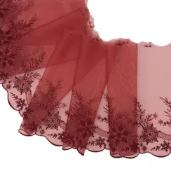 Вышивка на сетке бургунди (левая) 18 см