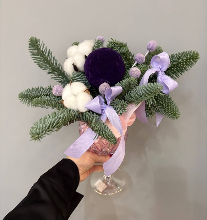 Композиция "Поднимем бокалы"