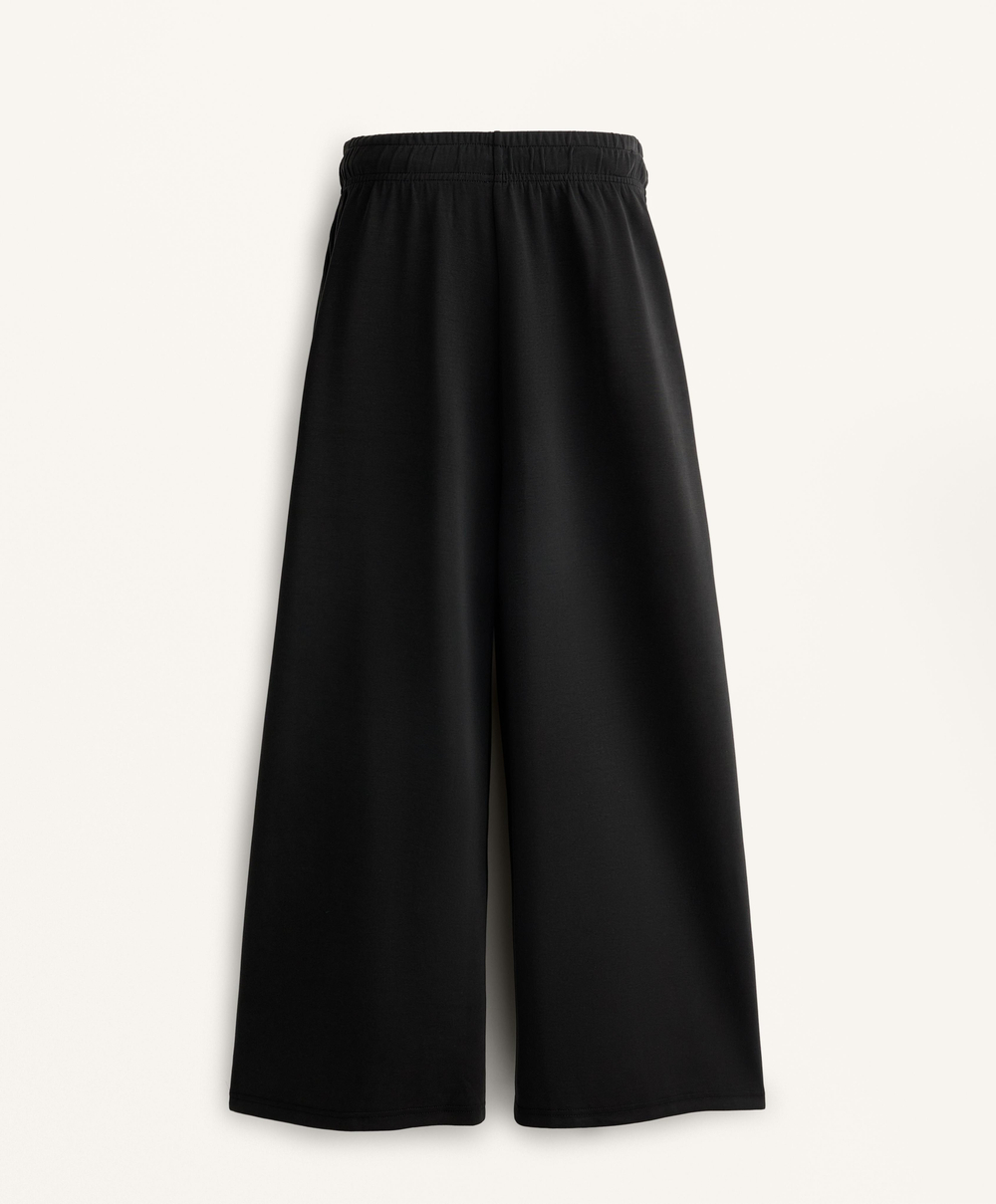 OYSHO Укороченные брюки с широкими штанинами с модалом, черный