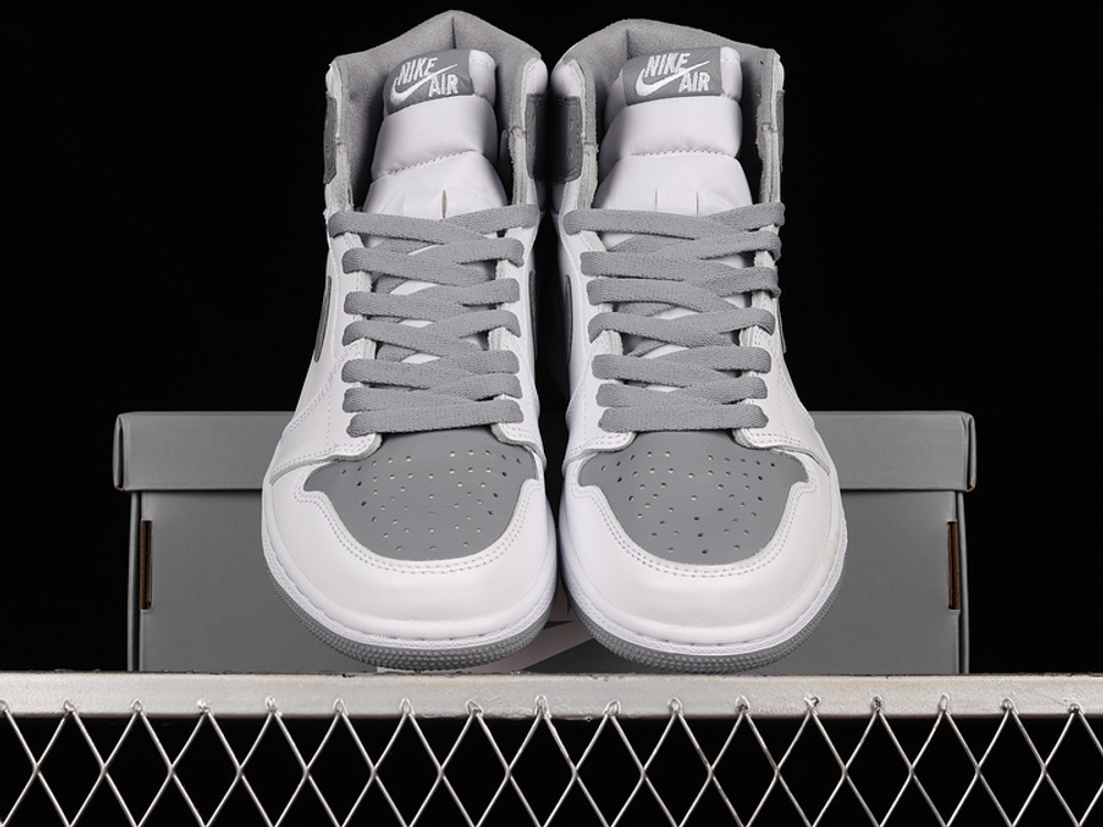 Jordan 1 Retro High OG Stealth