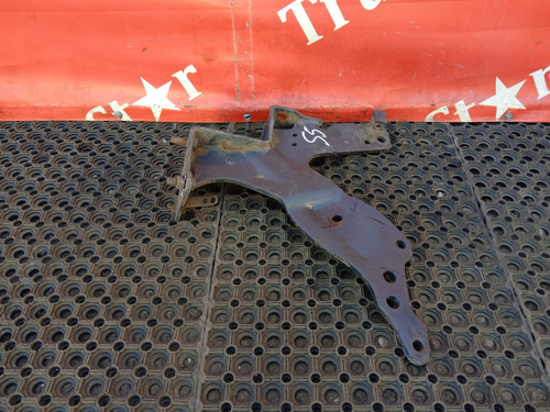 Кронштейн усилителя бампера правый