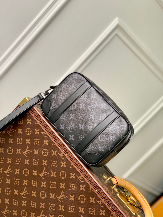 Louis Vuitton Pochette Kasai