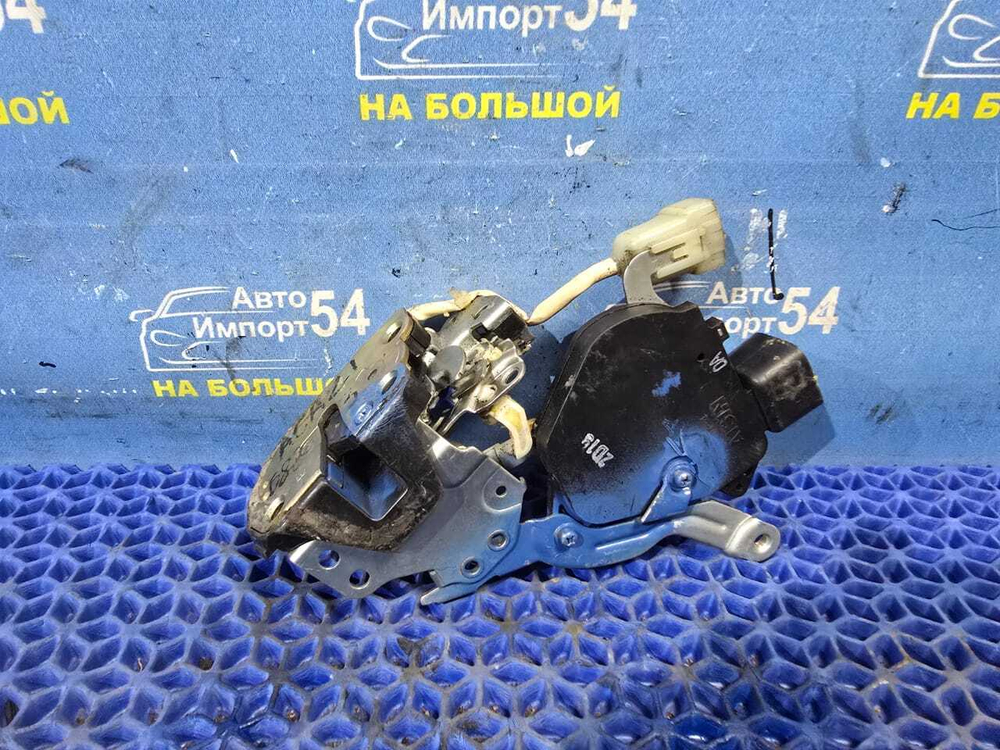 Замок багажника TOYOTA RAV4 2000-2005