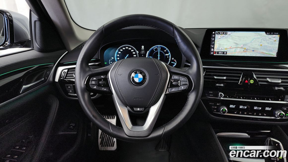 BMW 5 Series (G30) 520i Luxury (08.2019)