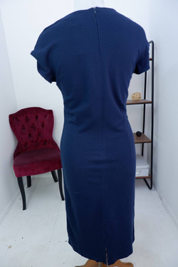 Платье сдержанное, по фигуре 44 размер