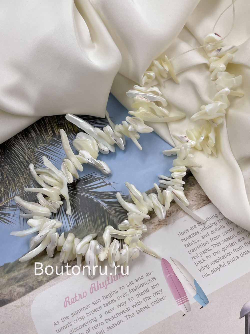 Нить из натуральных ракушек неровной формы