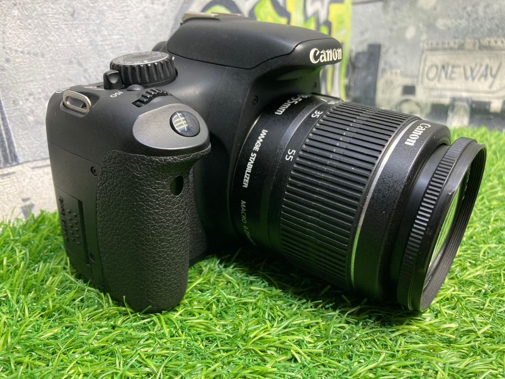 Canon 550D + 18-55mm 3.5-5.6 IS II