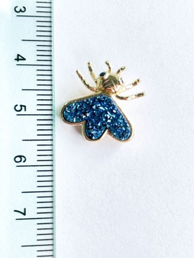 7917 Подвеска «Мушка» ,с друзой пирита, в позолоте, синяя