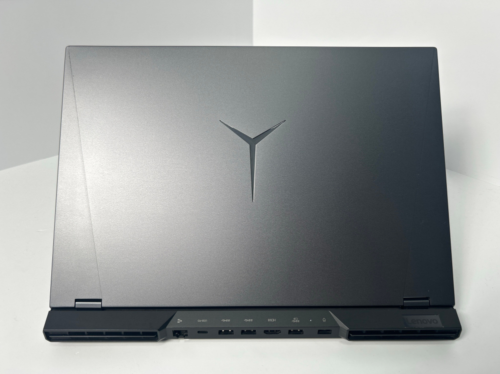 Ноутбук Lenovo Legion 5 Pro 16ACH6H (82JQ00HARU) 16"/AMD Ryzen 7 5800H/RAM 32GB/SSD 1024GB/GeForce RTX 3060 6GB/2560*1600/IPS 165Hz/Windows 11/Подсветка кл-ры: LED/черный. Состояние: Уценка/затертый топ-кейс