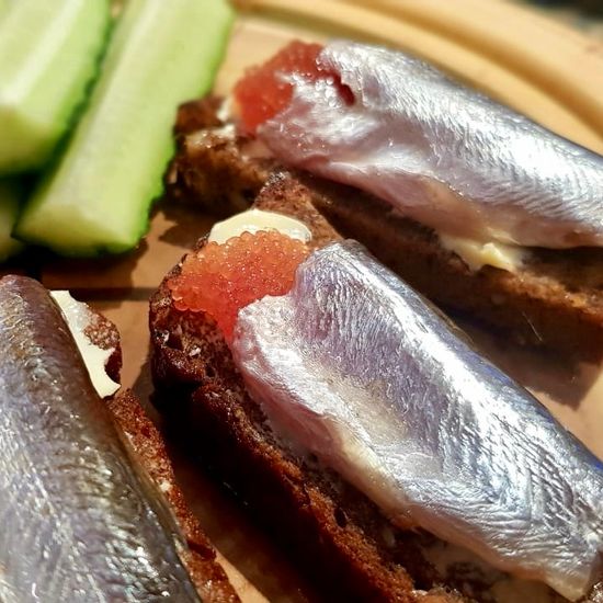 Тугунок cлaбoго посола потрошеный 0,3 л.