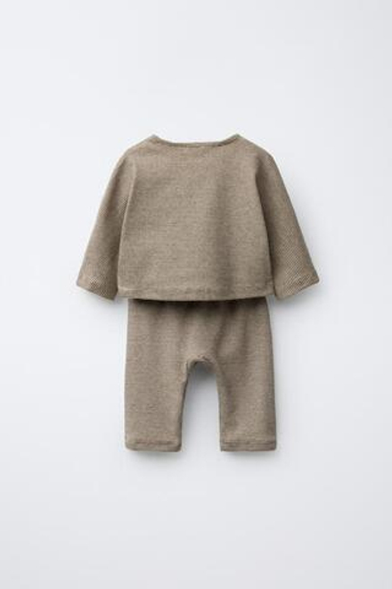 ZARA КОМПЛЕКТ ИЗ ФУТБОЛКИ И БРЮК В ПОЛОСКУ, РЫЖЕВАТО-КОРИЧНЕВЫЙ