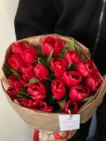 Букет из 19 красных тюльпанов