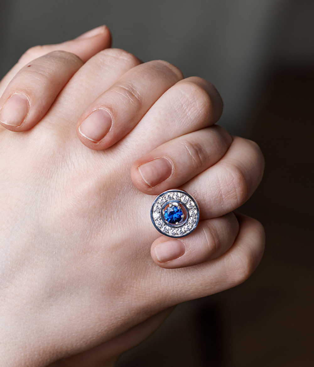 Кольцо из серебра со вставками из жёлтого и бесцветных фианитов