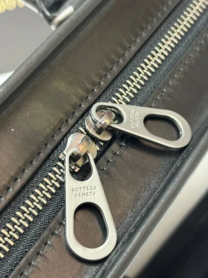 Кожаный портфель Bottega Veneta Intrecciato 40 с плечевым ремнем
