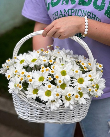 Композиция в корзине «Chamomile for mood»