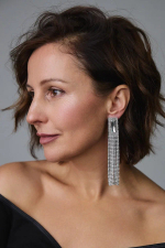 Серьги пусеты с прямоуг. кристал. и длин.нитями из мелких прозр.крист, оттенок серебро