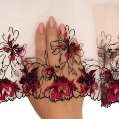 Вышивка на сетке бежевая/слива (левая) 14 см