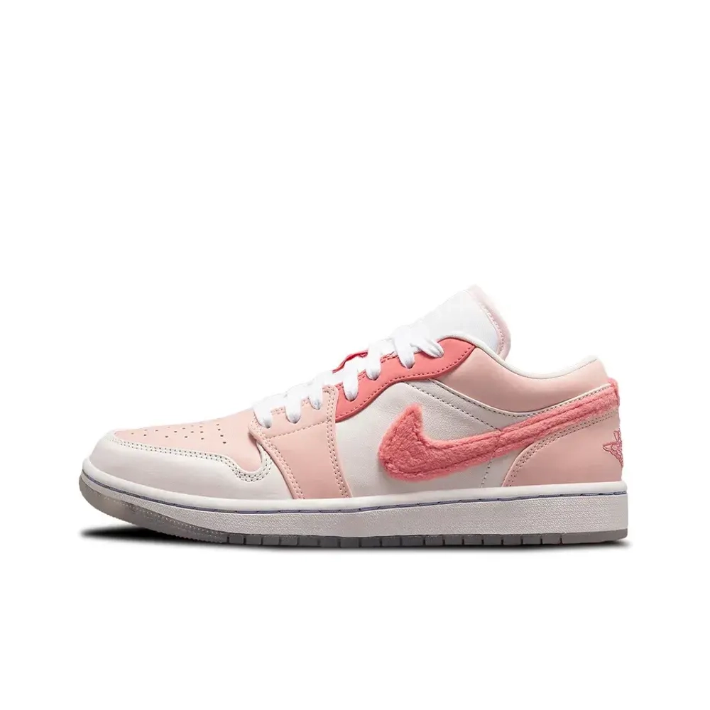 Женские кроссовки Air Jordan 1 Low SE 'Mighty Swooshers' DM5443-666