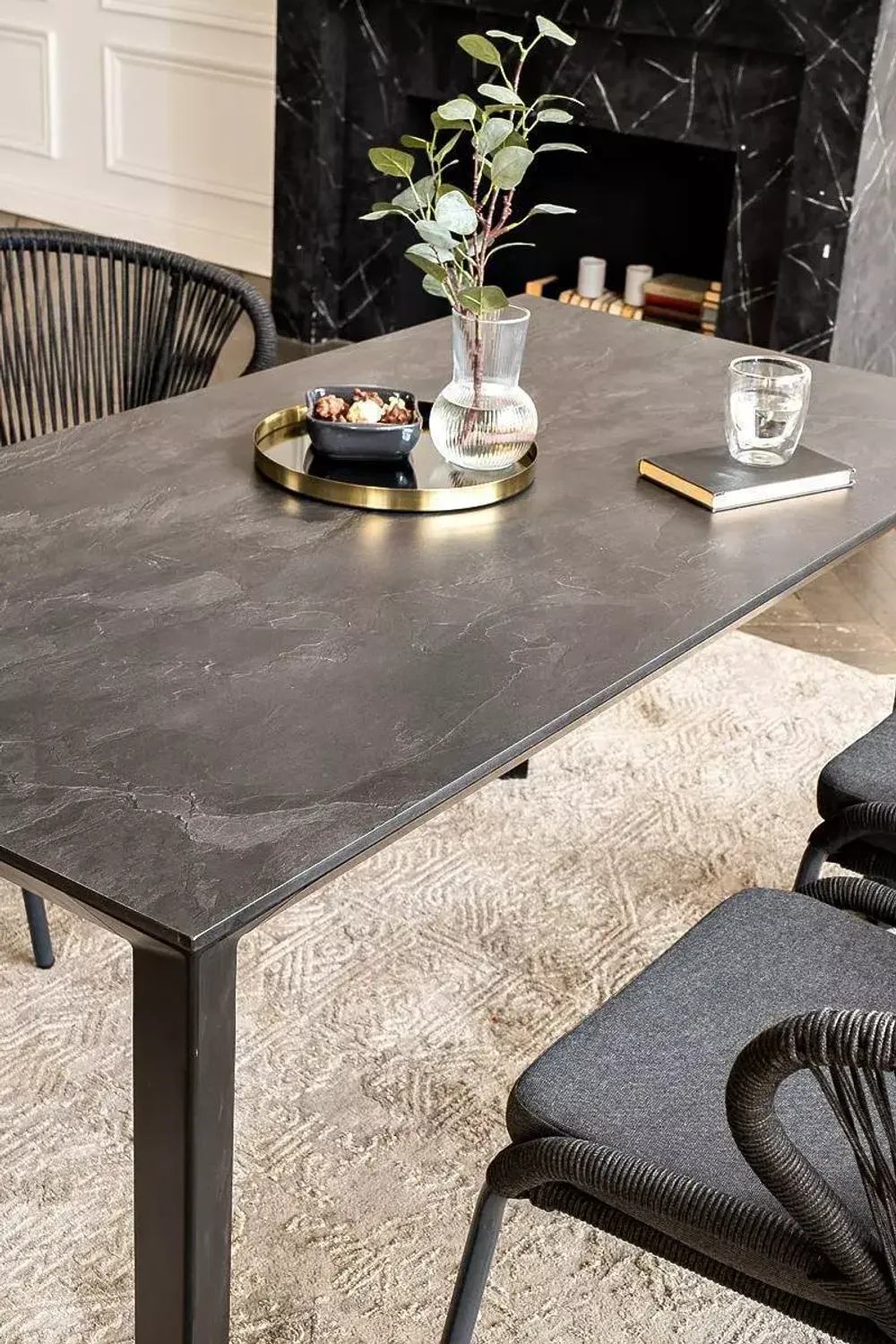 "Венето" обеденная группа на 4 персоны со стульями "Милан", каркас темно-серый, роуп темно-серый