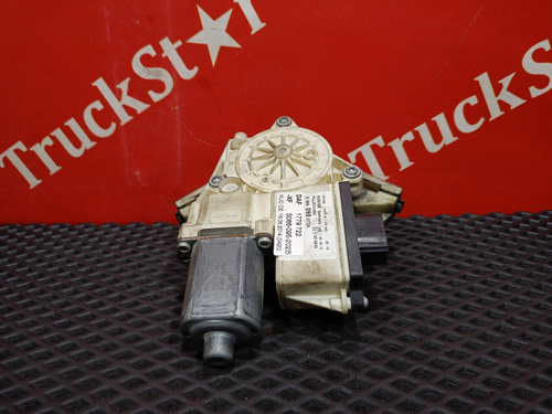 Моторчик стеклоподъемника правый