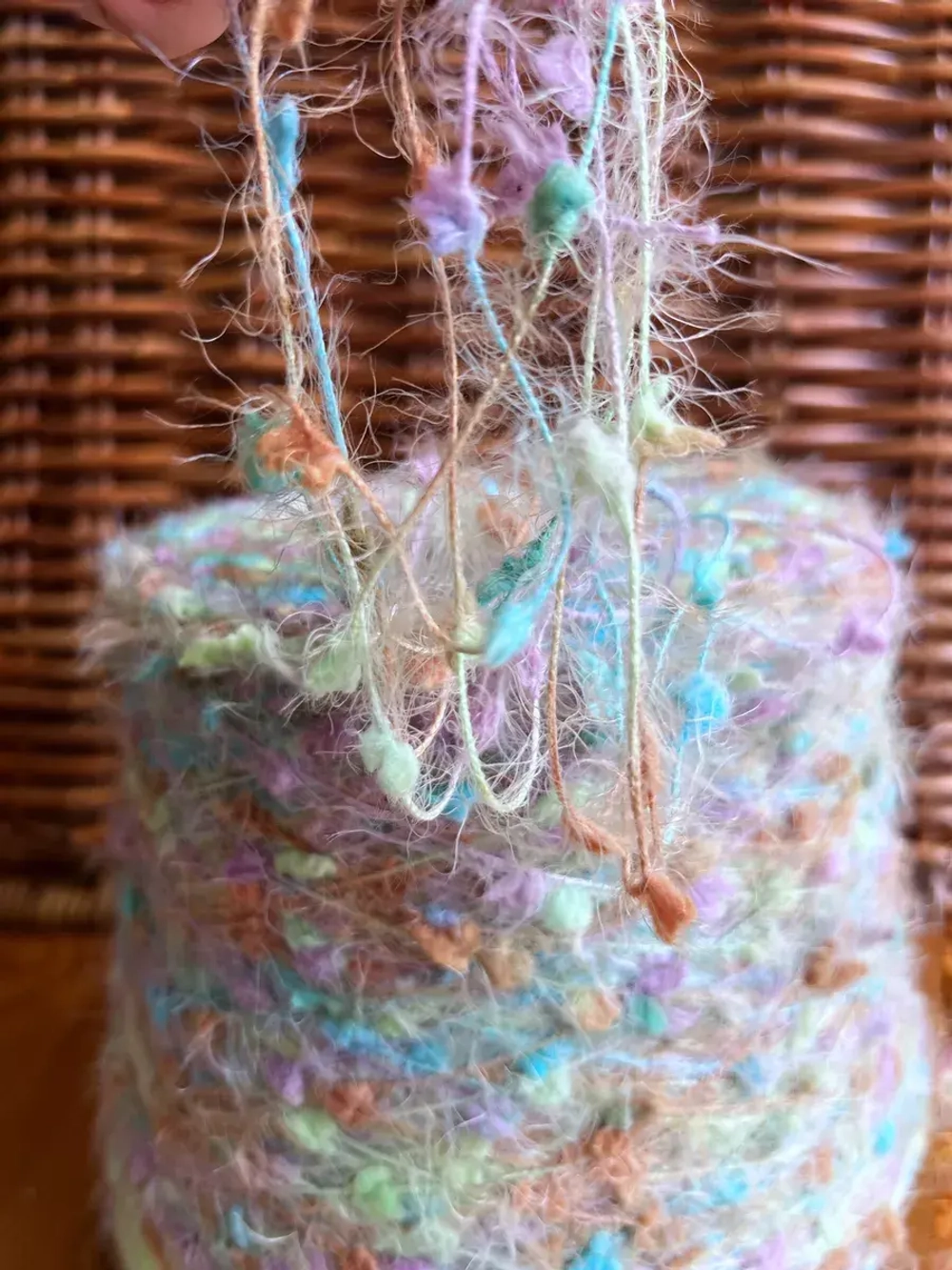 Пряжа  декоративная с ворсом и шишибриками