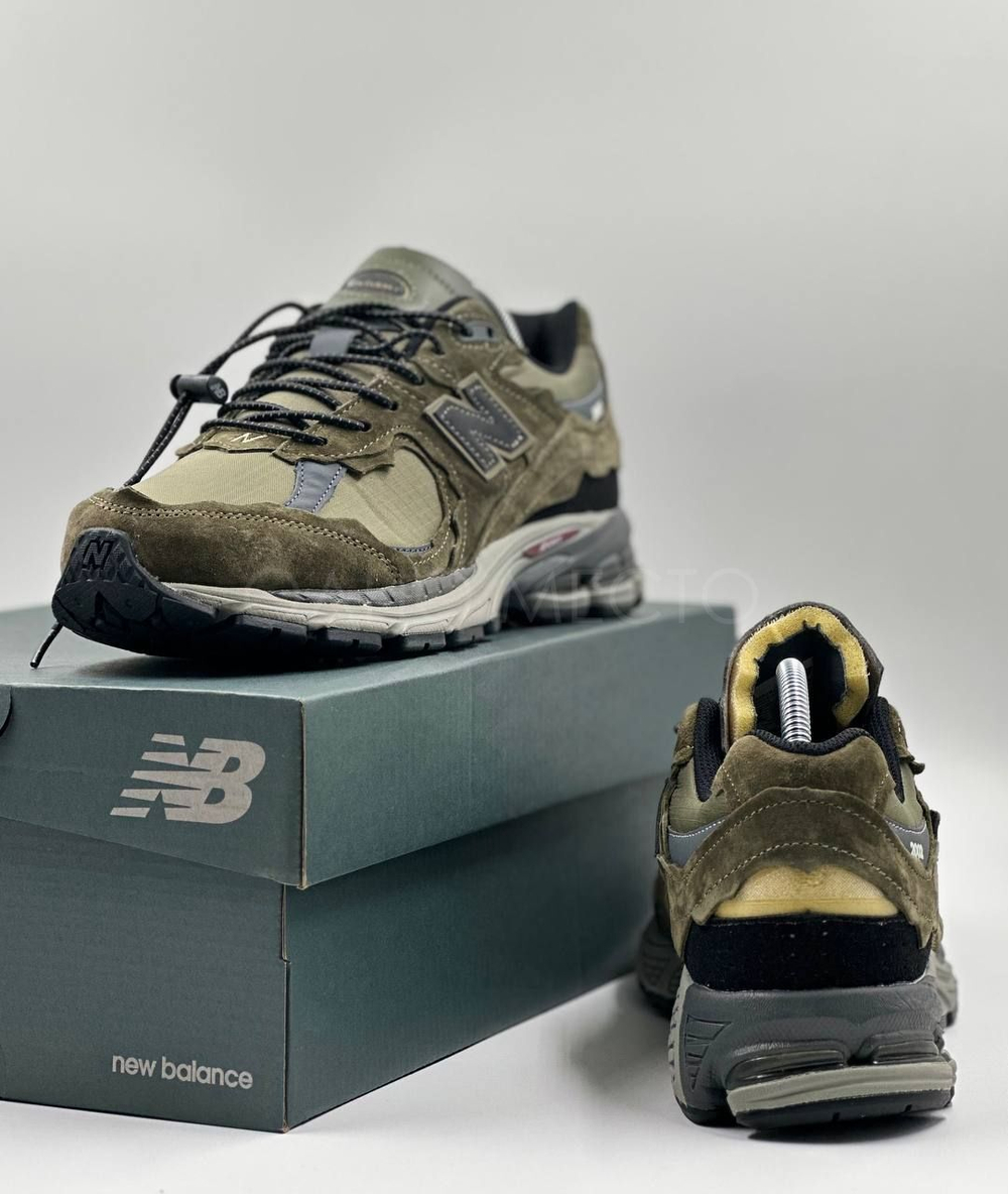 New Balance 2002R