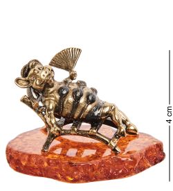 Народные промыслы AM-1589 Фигурка «Свинья Фифа на пляже» (латунь, янтарь)