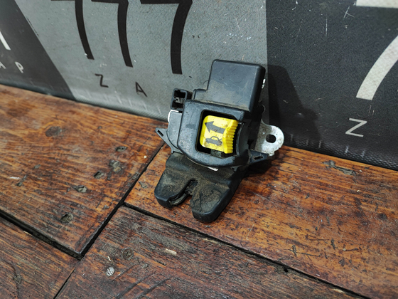 Замок крышки багажника Kia Rio 4 (FB) 17-нв Б/У Оригинал 81230H0030