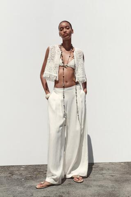 ZARA ШИРОКИЕ БРЮКИ С ЗАЩИПАМИ, ЖЕЛТОВАТО-БЕЛЫЙ