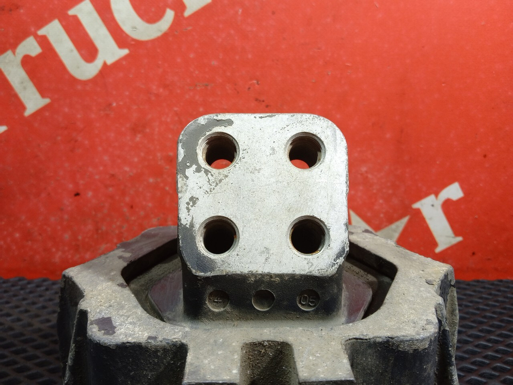 Подушка двигателя задняя