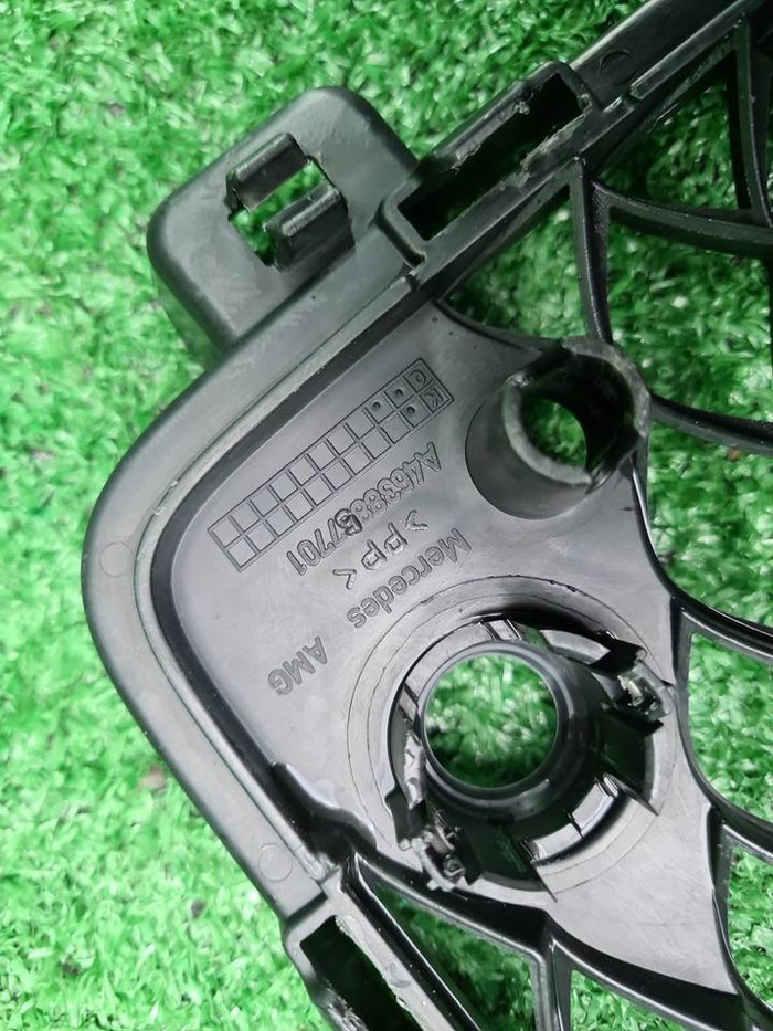 Решетка перед. бампера Mercedes G W463 (18-24) AMG