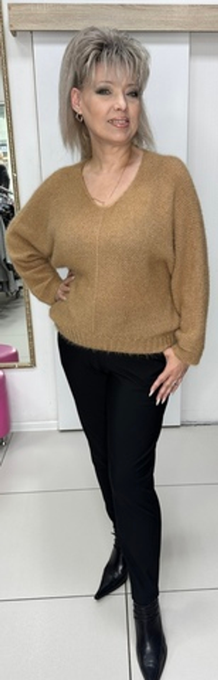 Тонкий мохеровый джемпер с V-образным вырезом