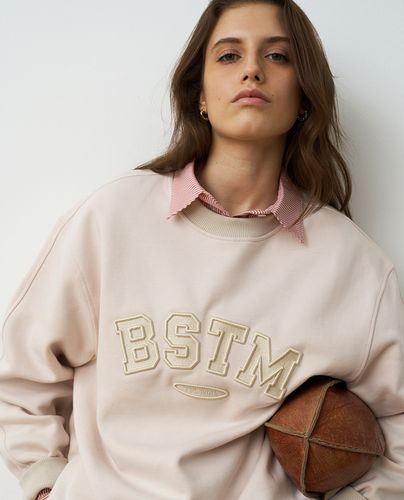 Свитшот boyfriend с объёмной вышивкой