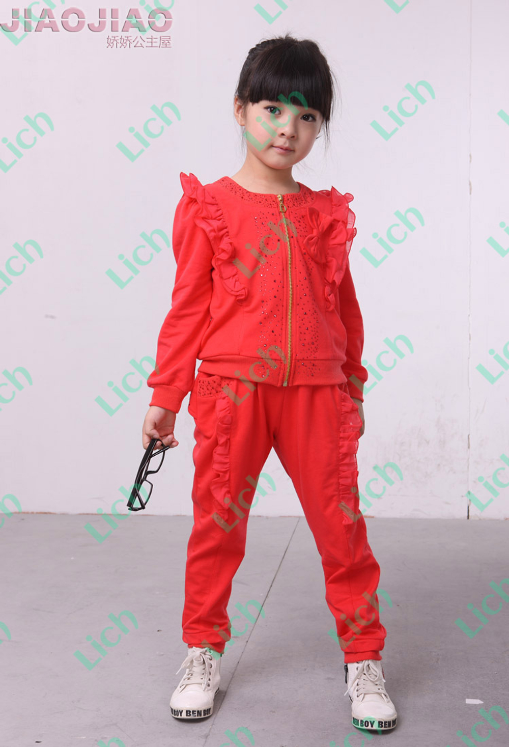 Костюм детский спортивный с рюшами, стразами и бантами