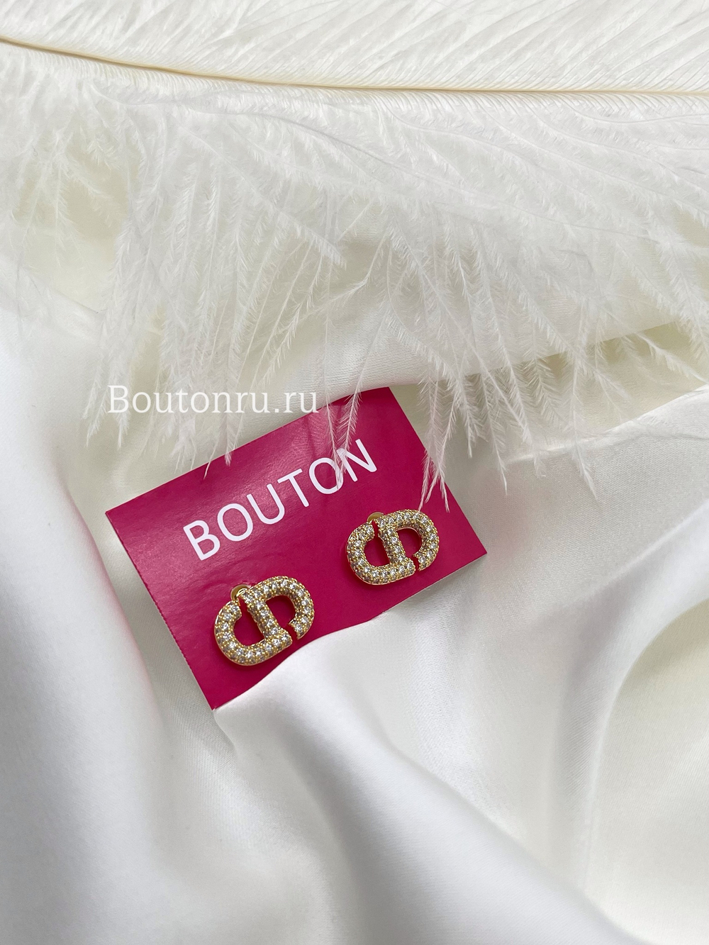 Серьги Ди. золотистые со стразами