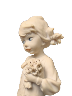 Статуэтка "Девочка с портфелем и цветами" Capodimonte
