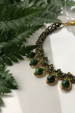Колье "Черепица" ручной работы из бисера и камня Хромдиопсид