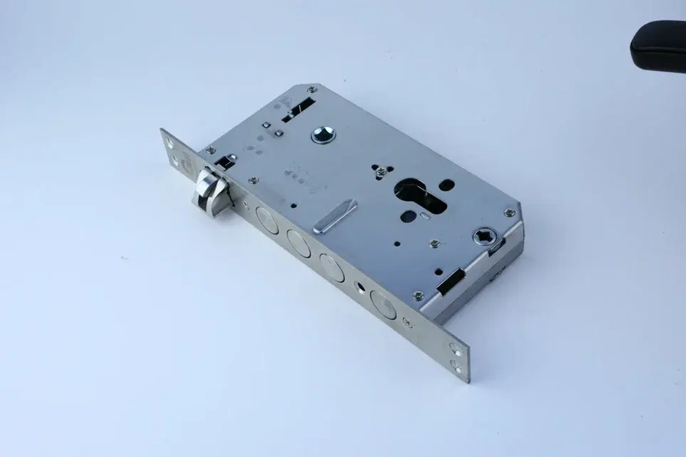 Gimmel F35 Tuya - умный полуавтоматический замок c Face ID