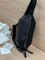 Сумка-слинг Loewe