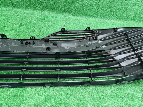 Решетка переднего бампера Toyota Camry xv70 17-21